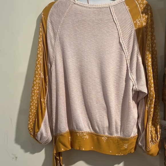 This is a beautiful Free People top with floral detail on the sleeves. - Picture 3 of 3